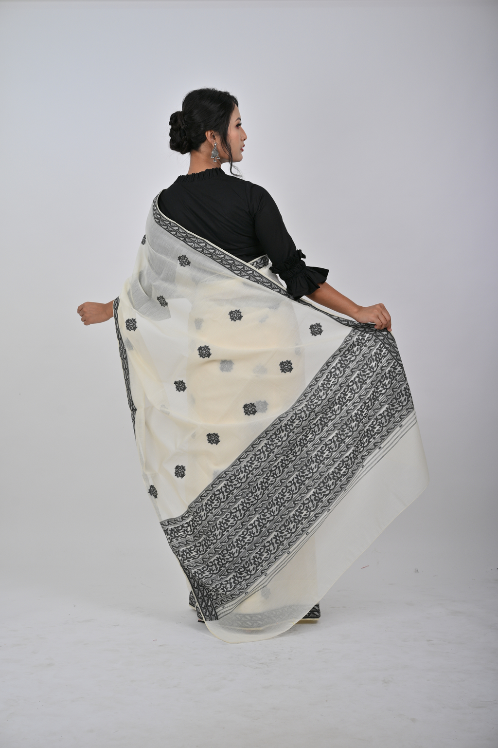 Neshi Saree Black