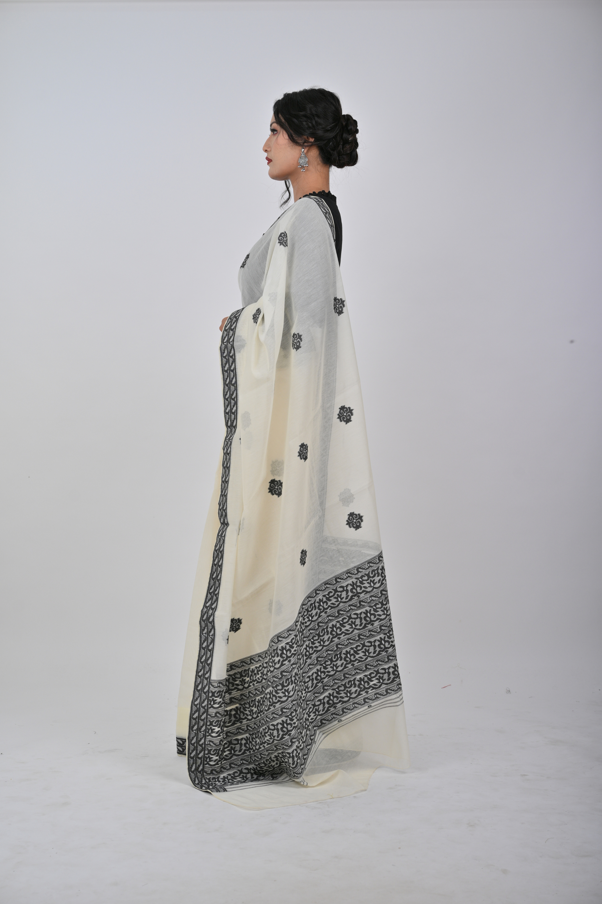 Neshi Saree Black