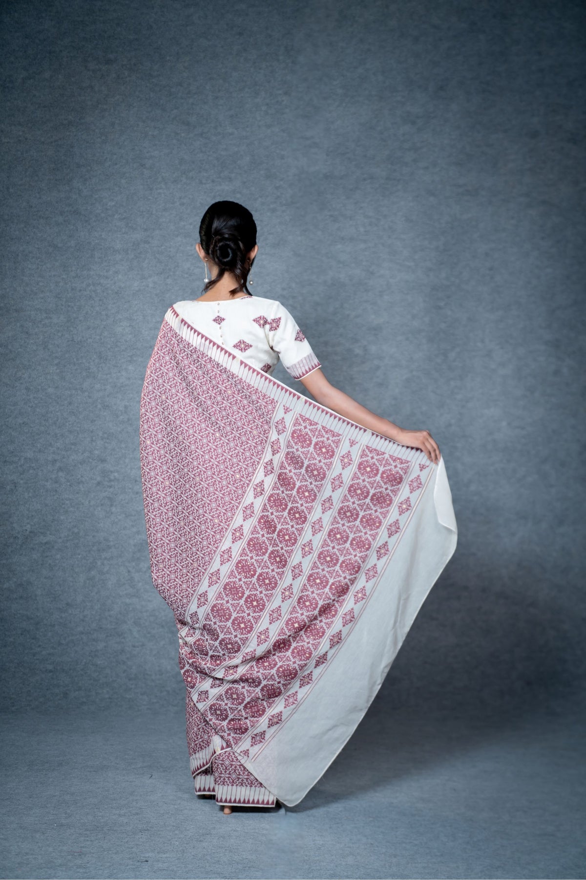 Marei Pareng Saree – Cream Maroon