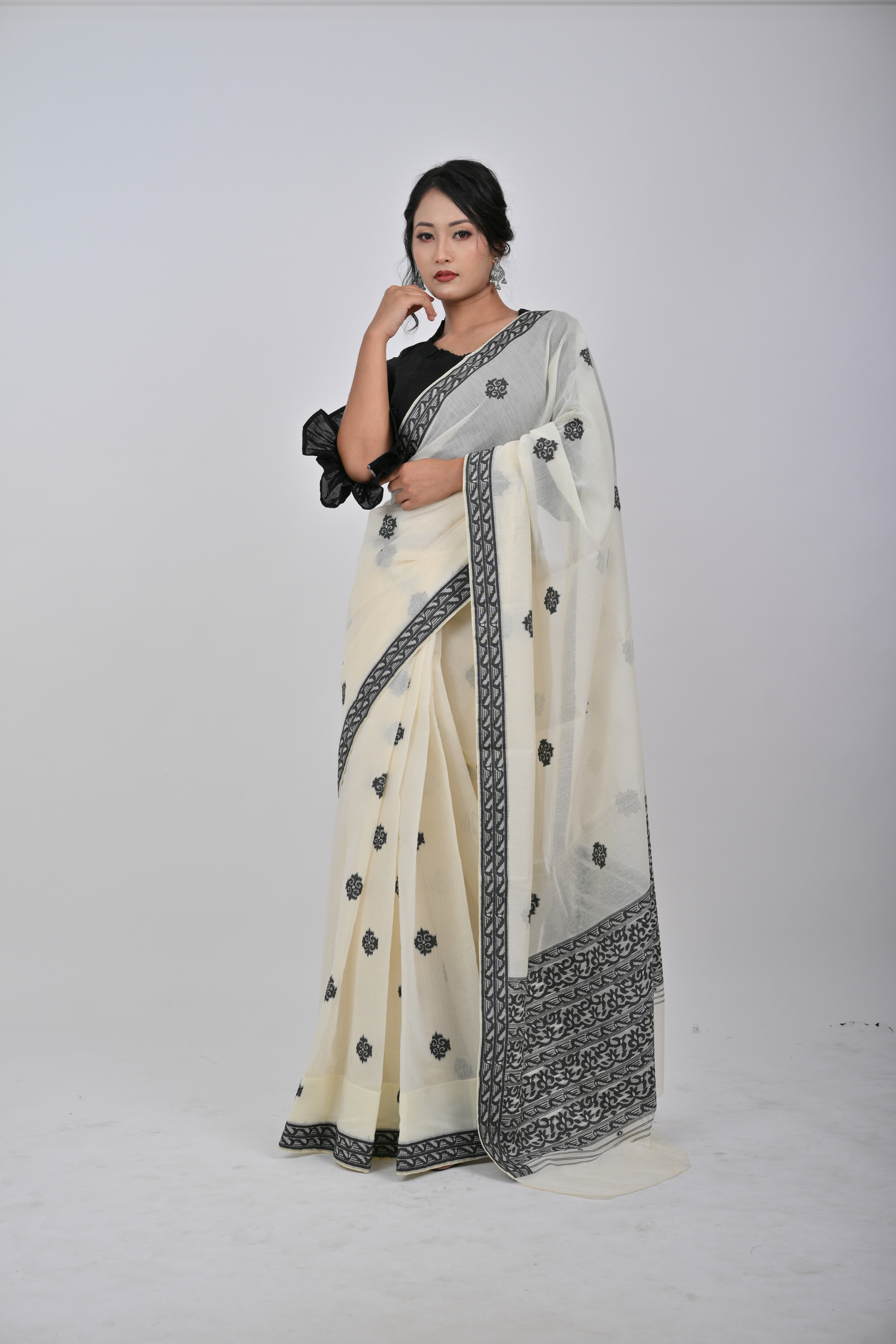 Neshi Saree Black