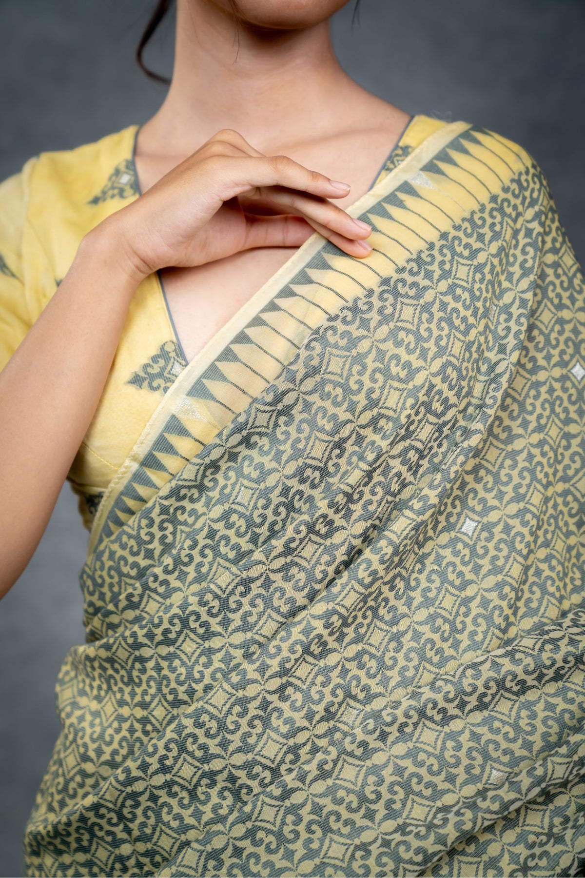 Marei Pareng Saree – Gold Grey