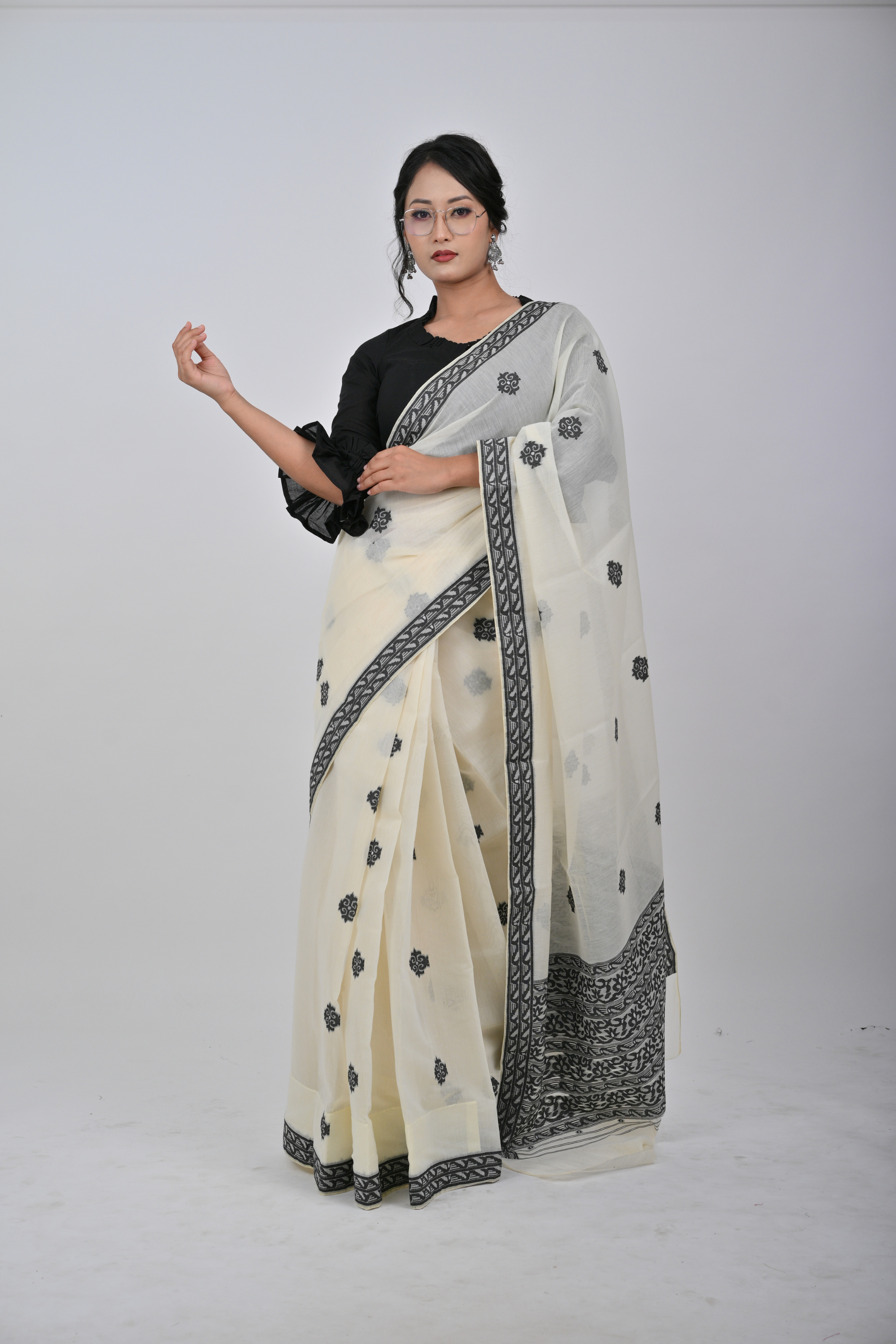 Neshi Saree Black