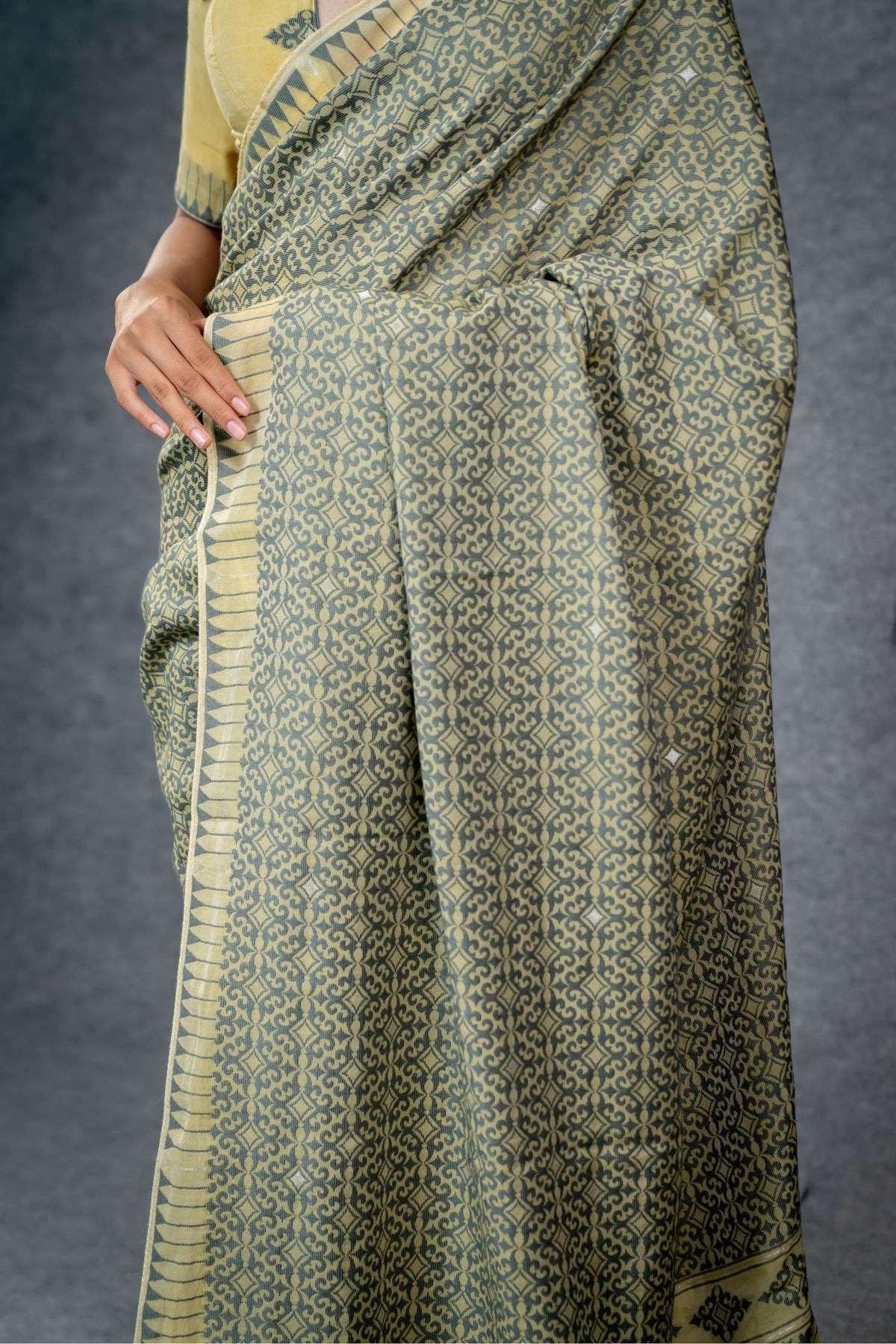 Marei Pareng Saree – Gold Grey