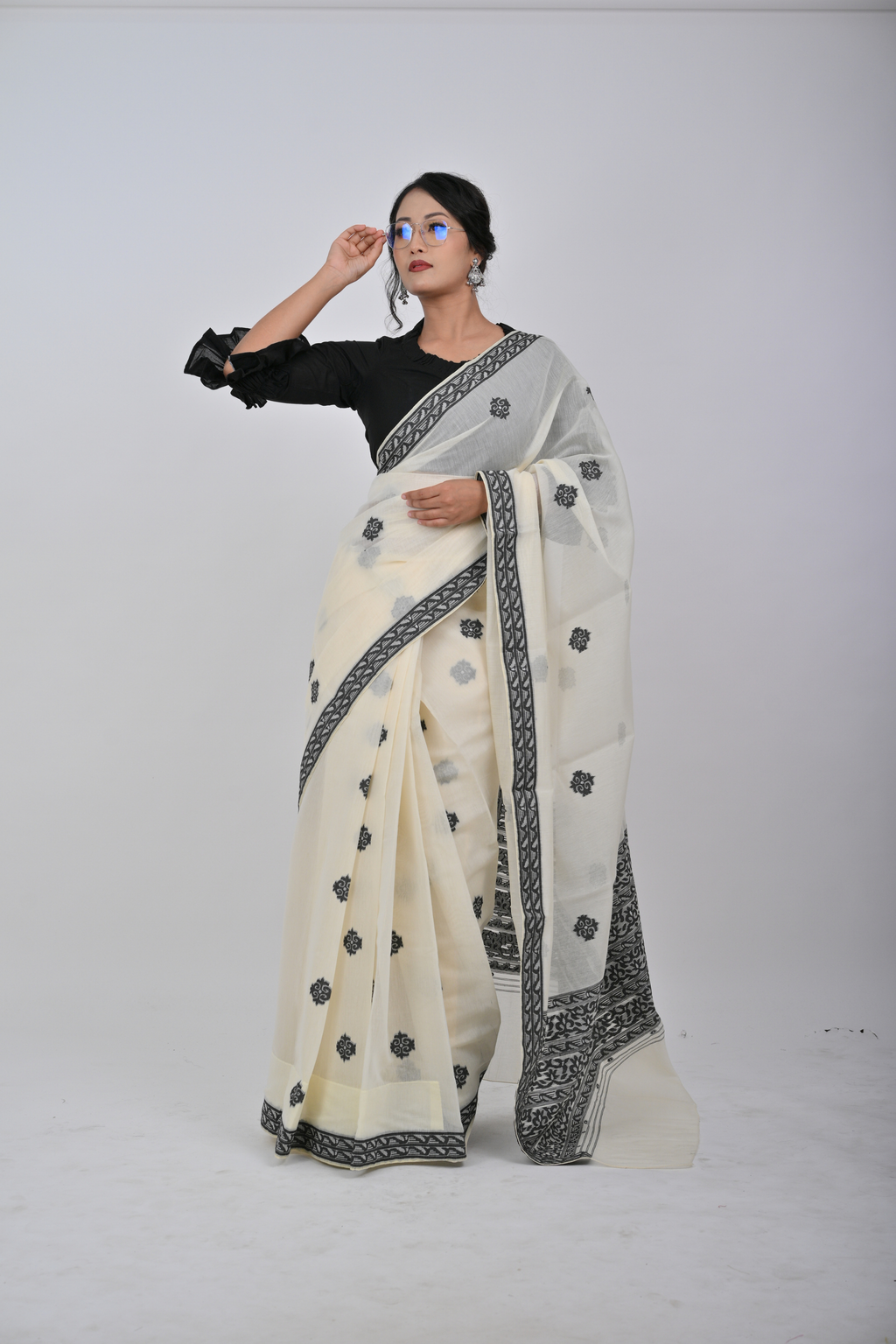 Neshi Saree Black