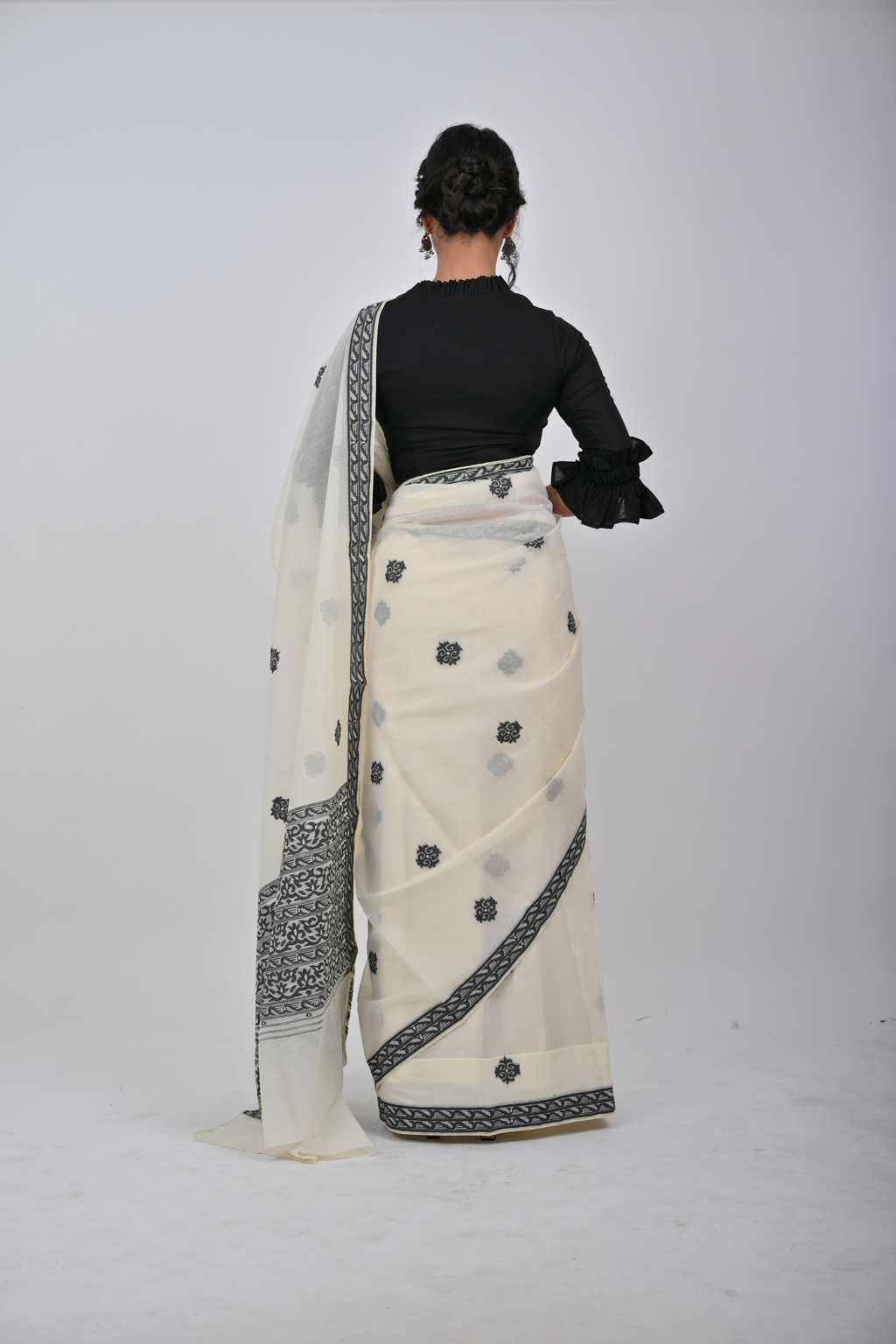 Neshi Saree Black