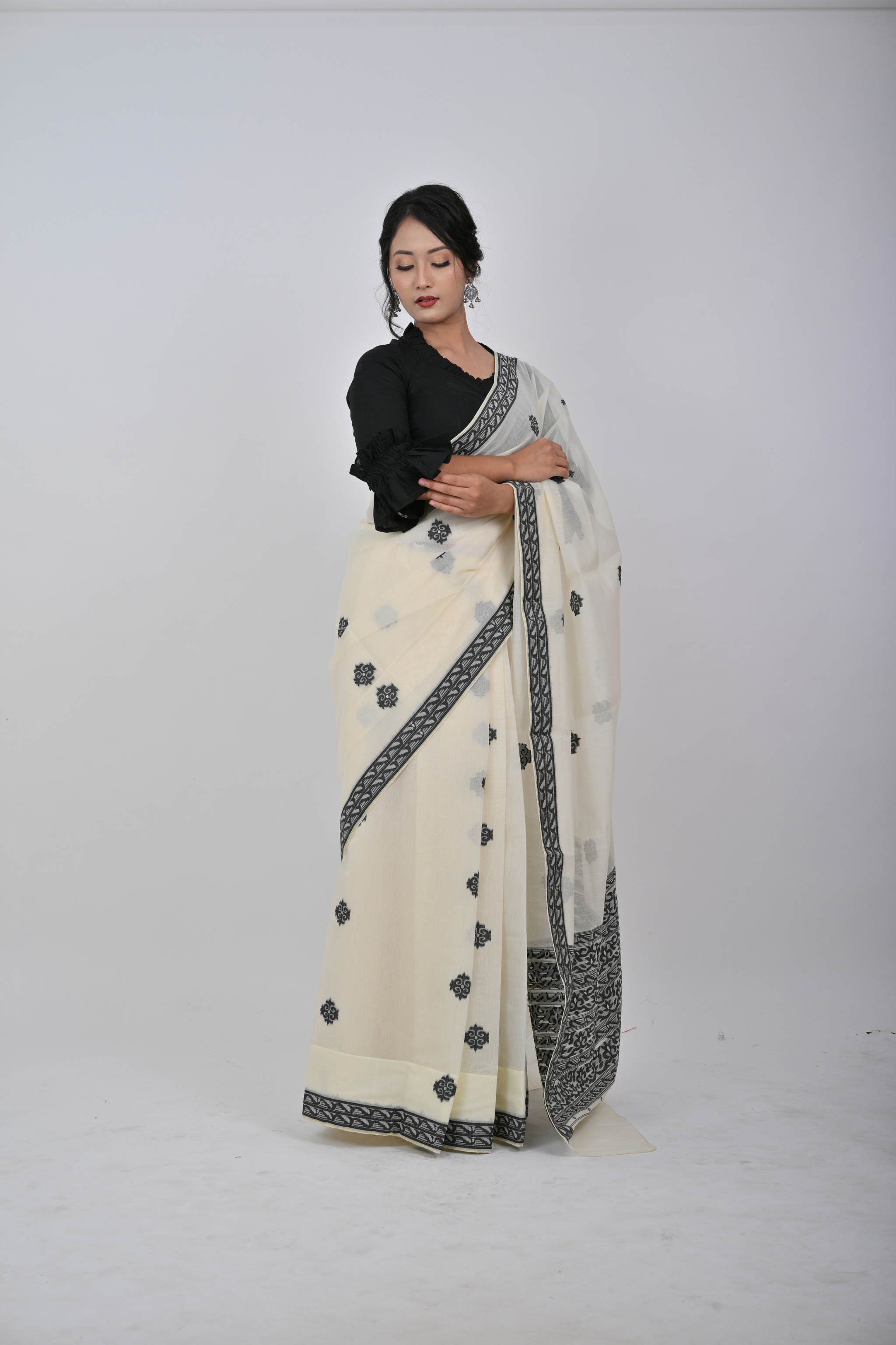 Neshi Saree Black