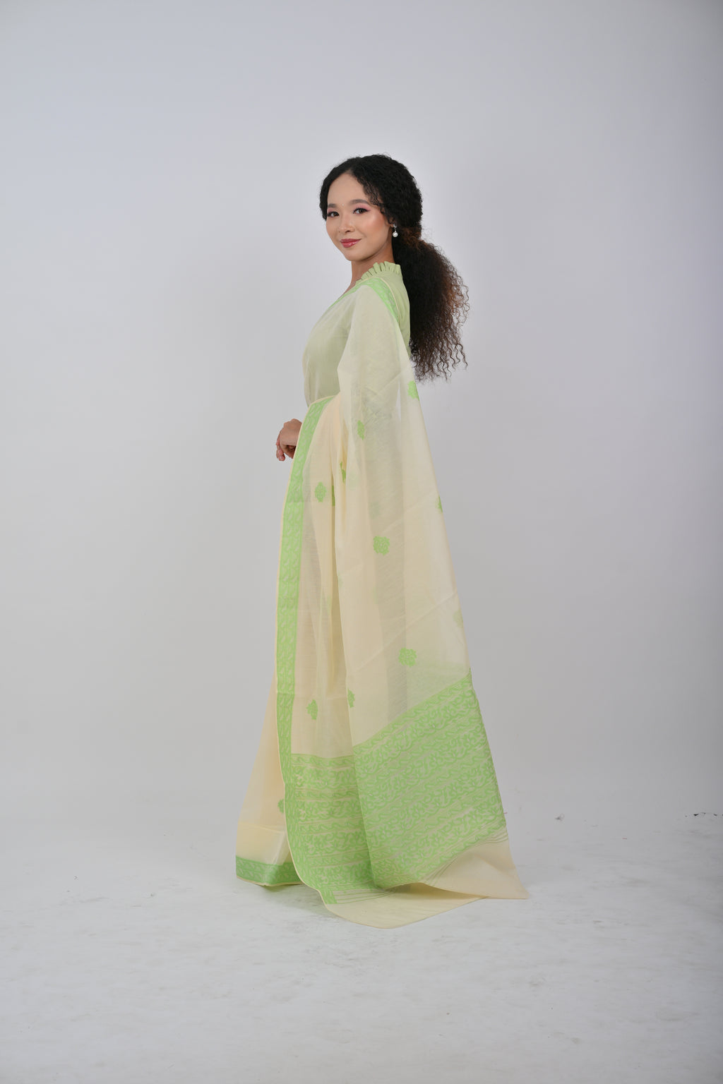 Neshi Saree Pista