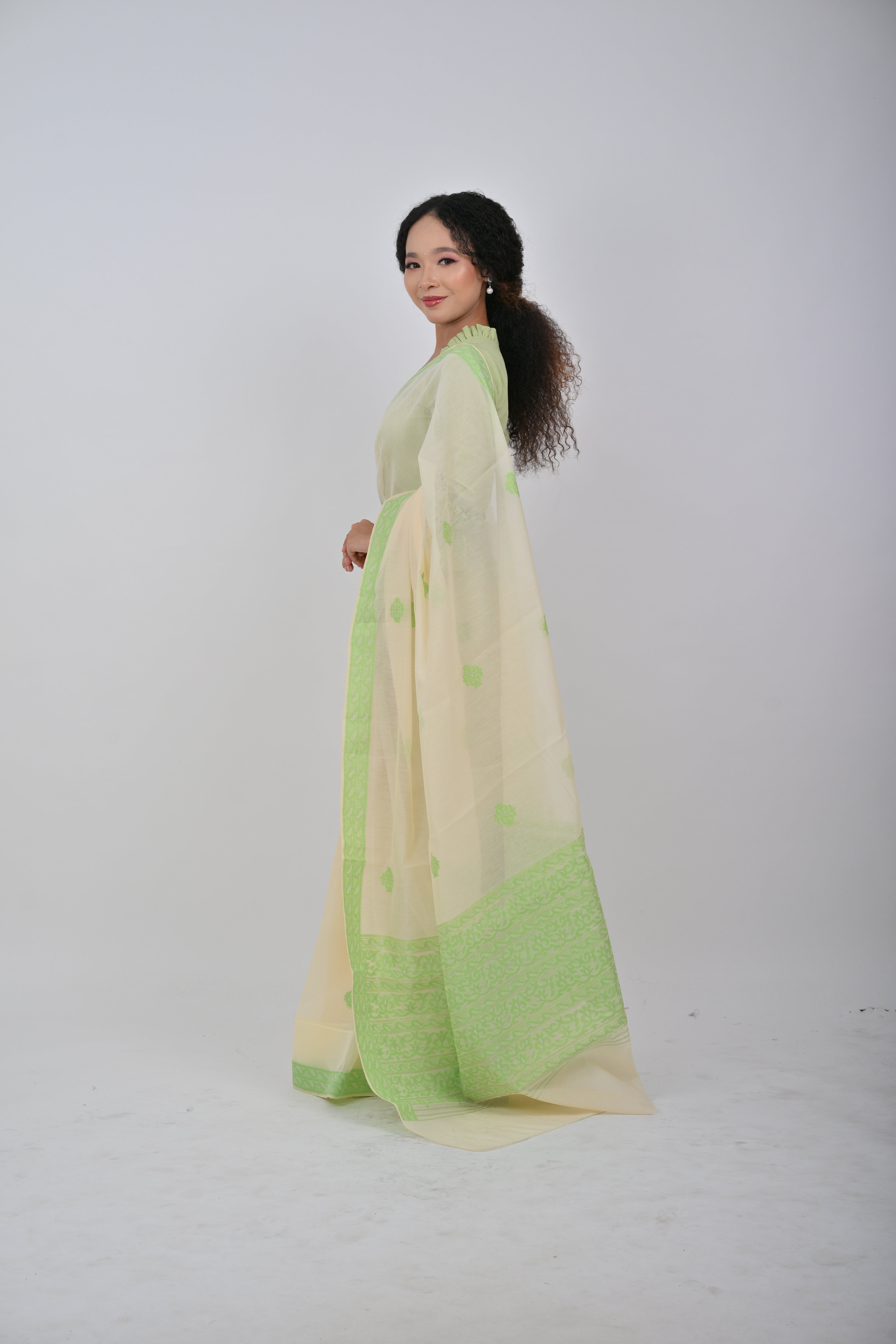 Neshi Saree Pista