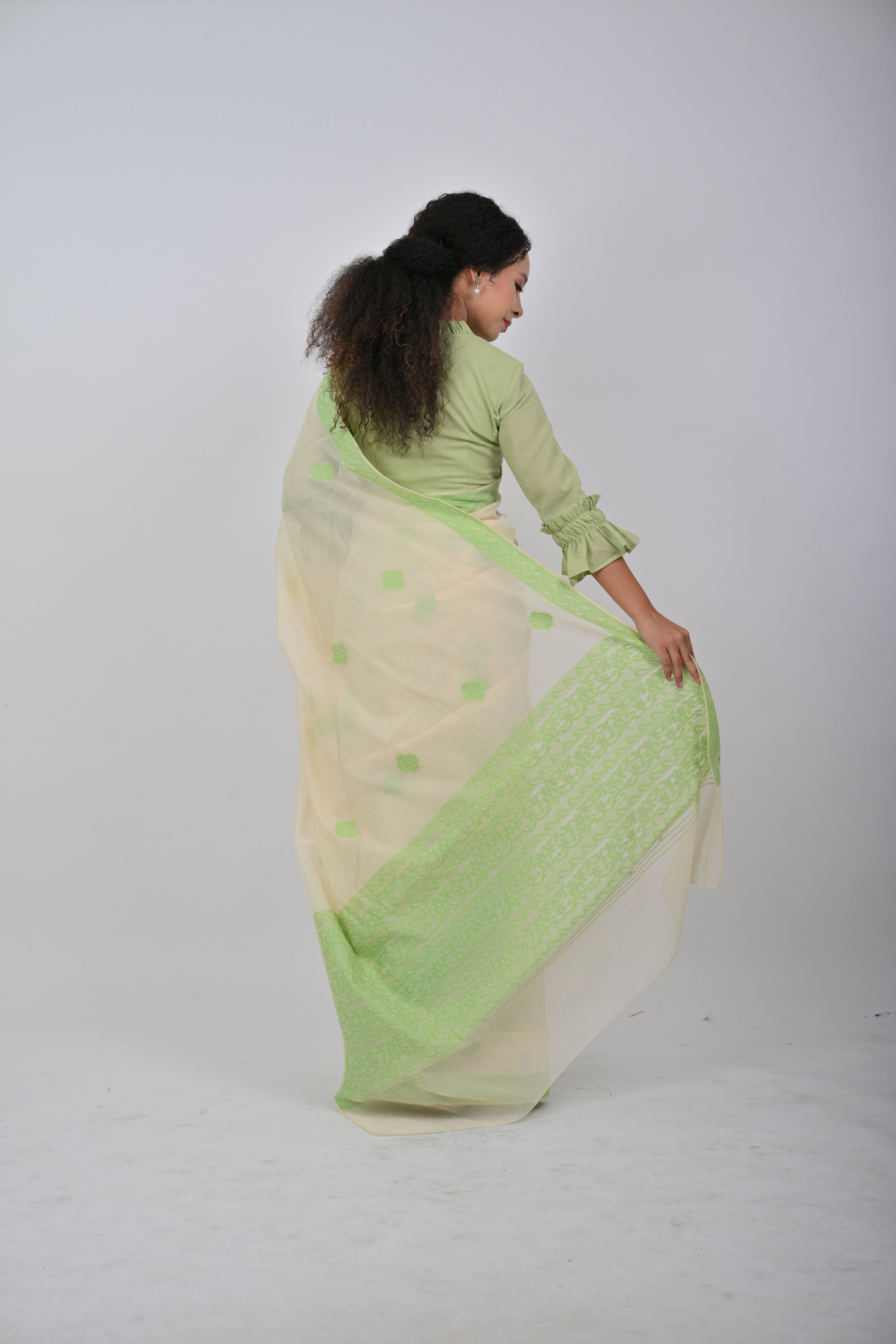 Neshi Saree Pista