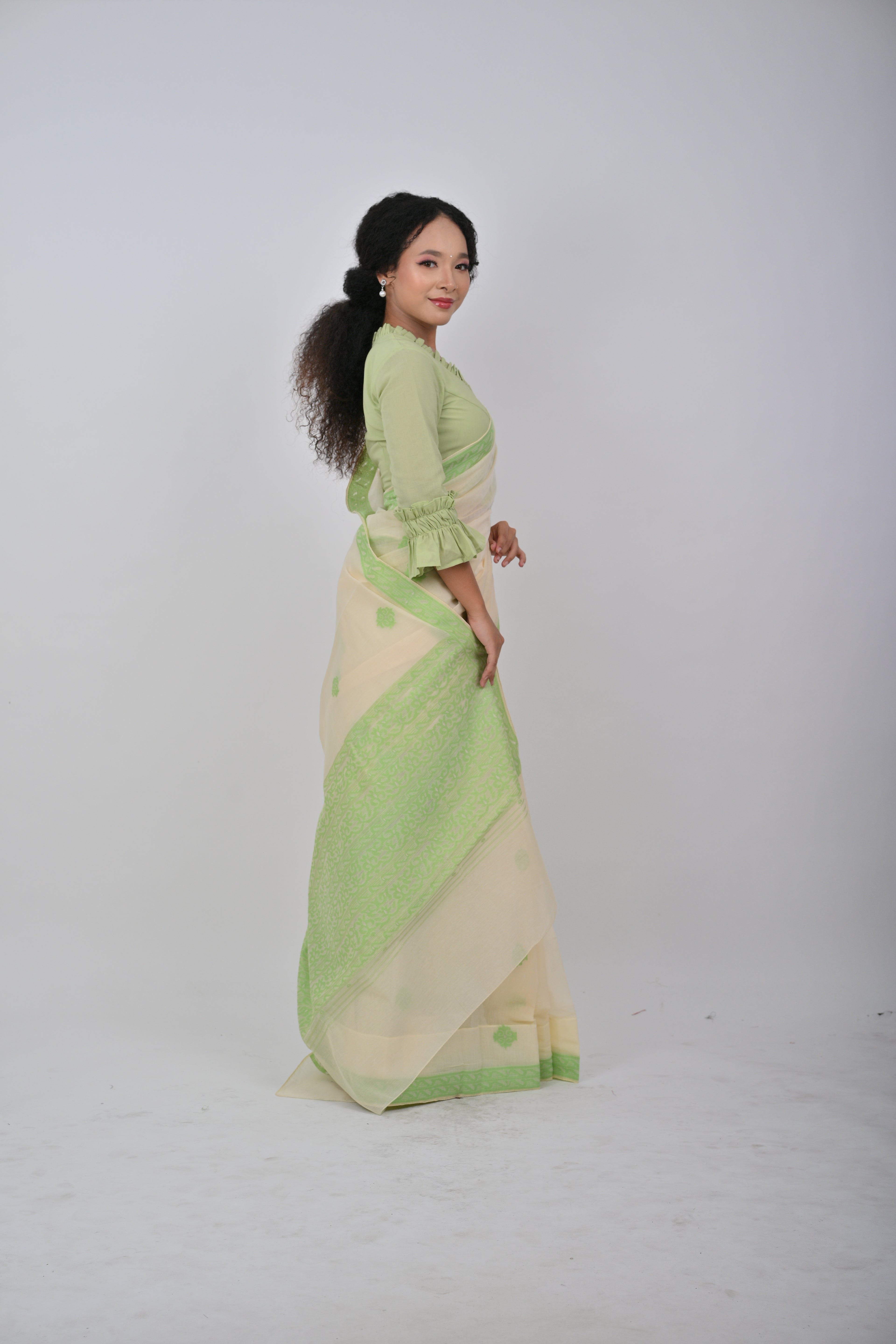 Neshi Saree Pista