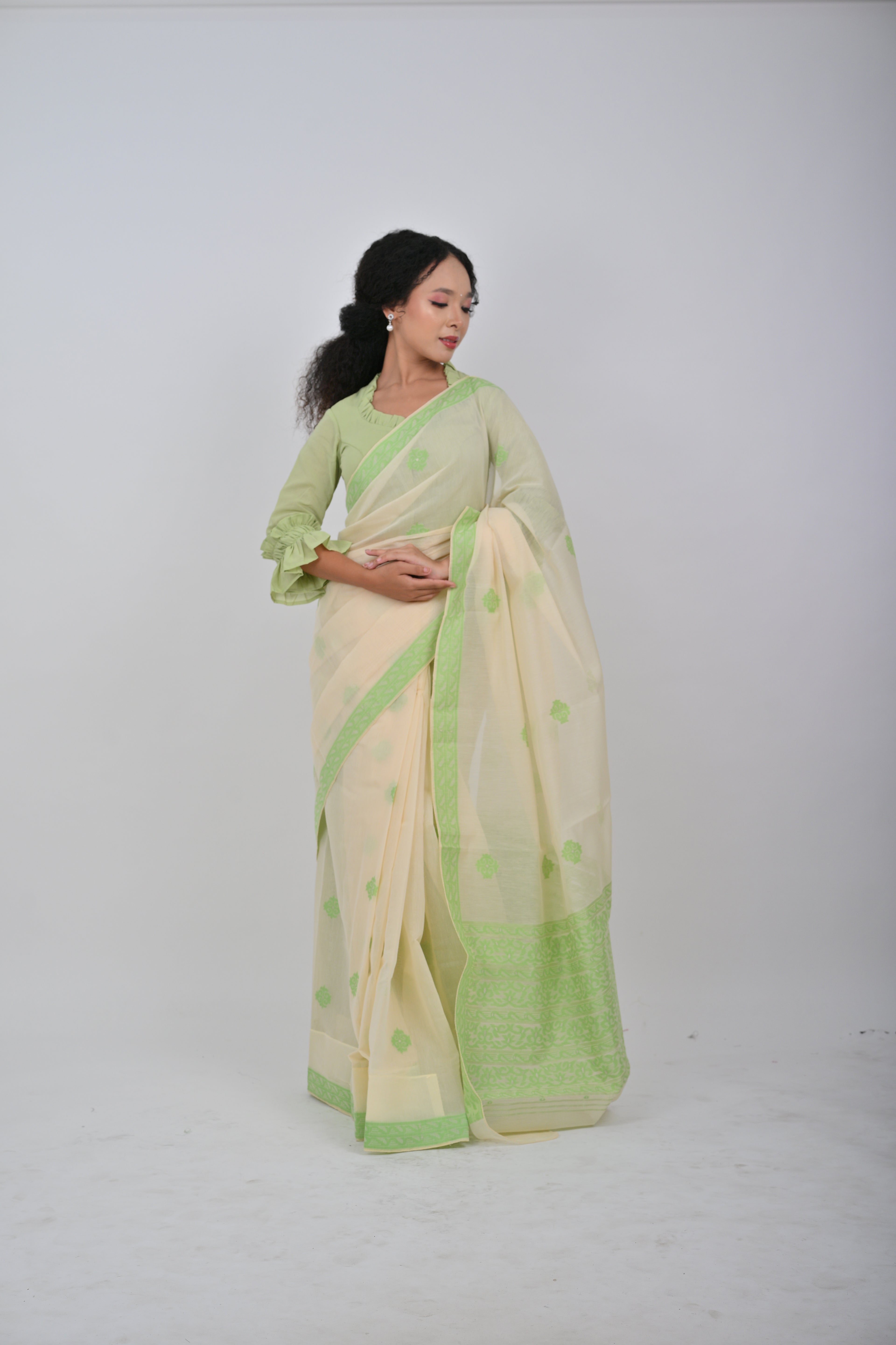 Neshi Saree Pista