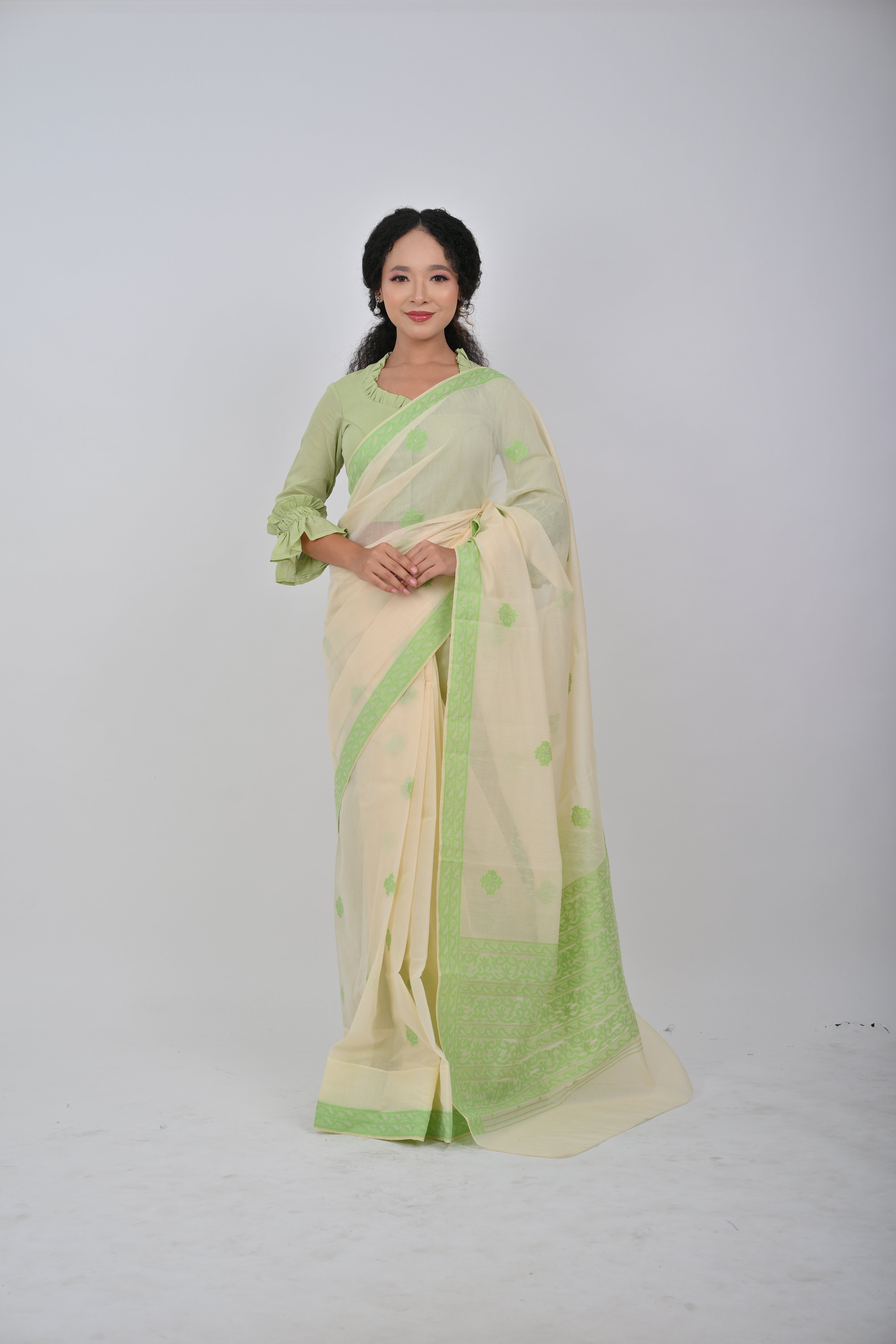 Neshi Saree Pista