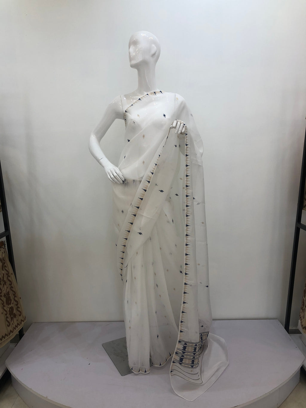 Everyday Saree - White & Navy Border Premium Traditional Motif Saree