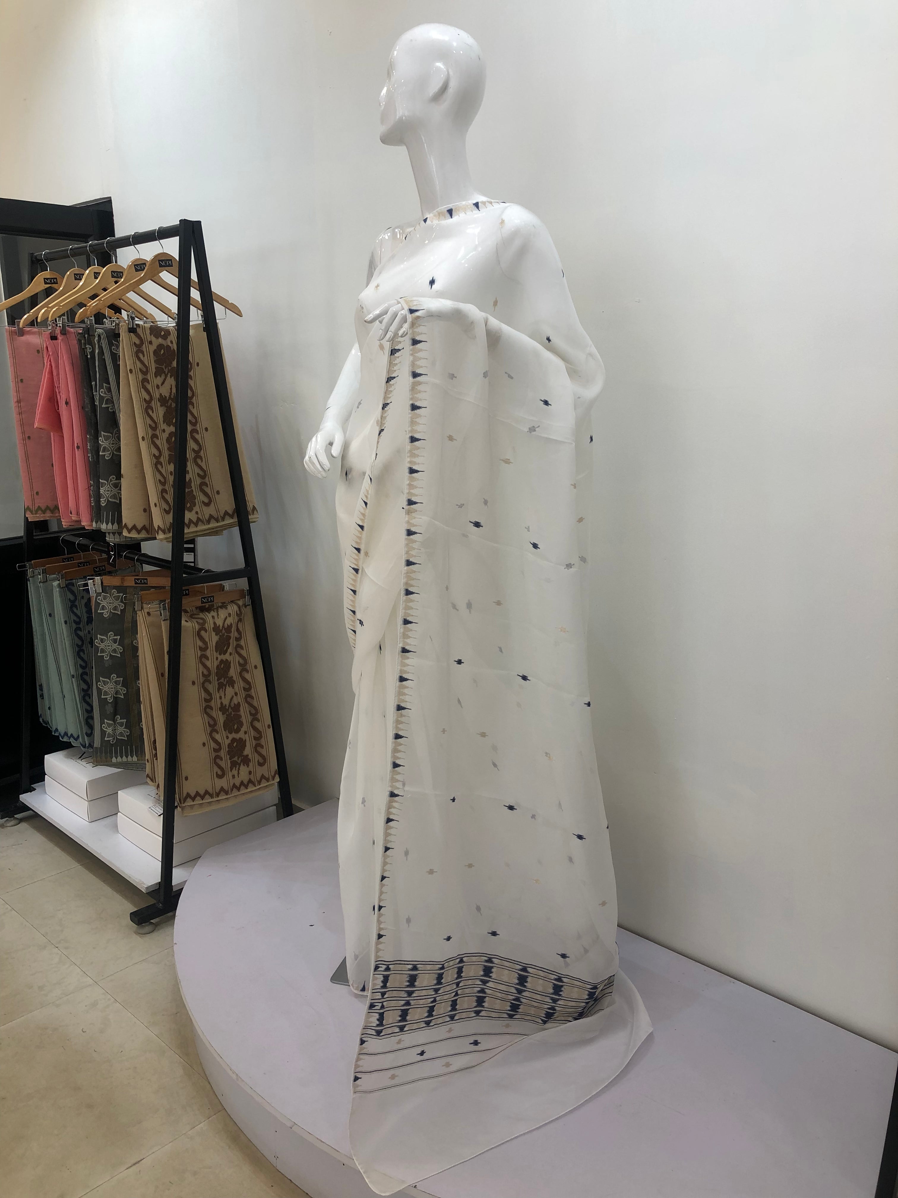 Everyday Saree - White & Navy Border Premium Traditional Motif Saree