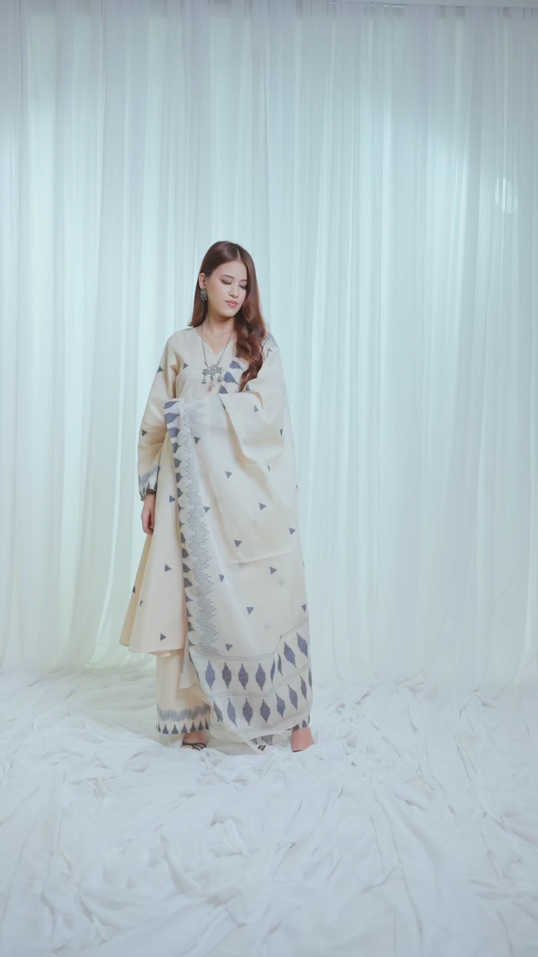 ETA Ahum – Cream Navy Kurti Set